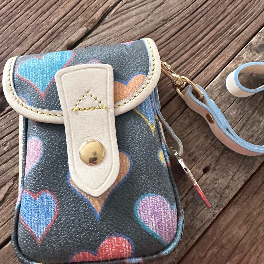 Dooney & Bourke Y2K Rainbow Doodle Hearts Wristlet/Phone Case - VINTAGE 💕!! NWOT